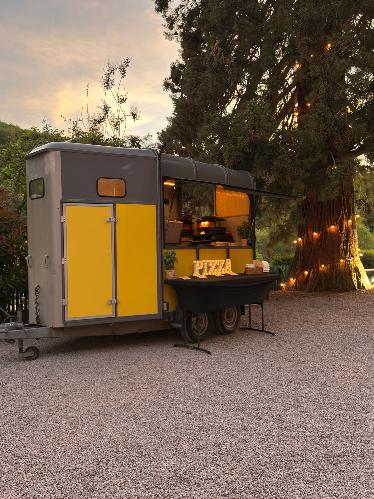 Le foodtruck installé pour une soirée